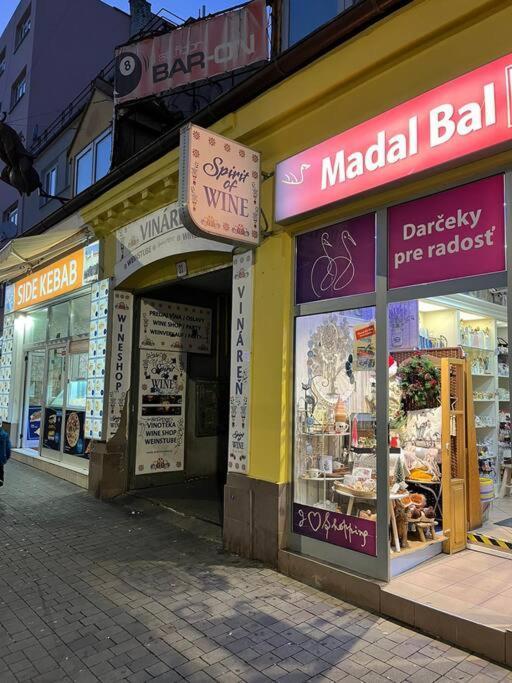 Bada Bing Plaza Apartment Bratislava Exterior foto